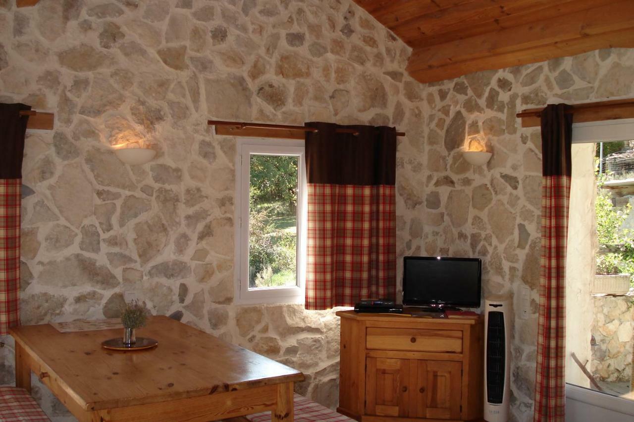 Gites Les Costoliers Chateauneuf-Miravail Exterior foto